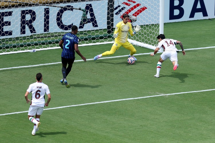 Germán Cano (14) cabeceia para marcar o gol do Fluminense sobre a Internazionale pelas oitavas de final do Mundial de Clubes 2025 da Fifa (Foto: Michael Regan - FIFA-FIFA via Getty Images/Divulgação)